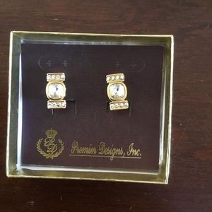 “Stunning” Gold Clip-On Earrings (Costume Jewelry)